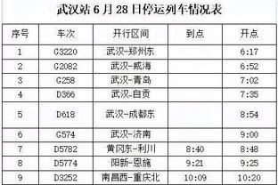 太秀了！报告裁判，这里有个后卫带着手套！